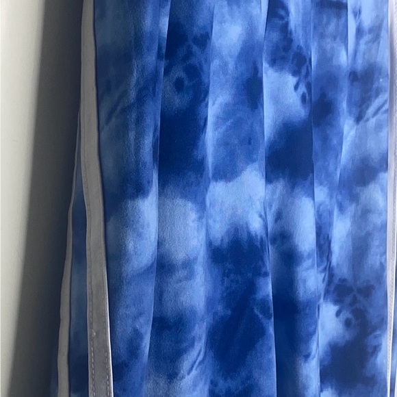 Love Ari Tie-Dye Striped Soft Running Shorts 2X Blue White Elastic Waist Casual - Picture 3 of 9